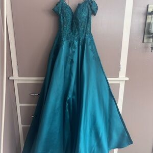 Elegant Jade Gown with Lace Details